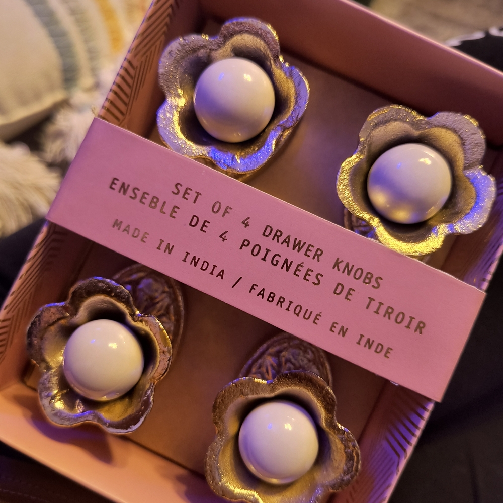 Gold and White Flower Drawer Knobs Set